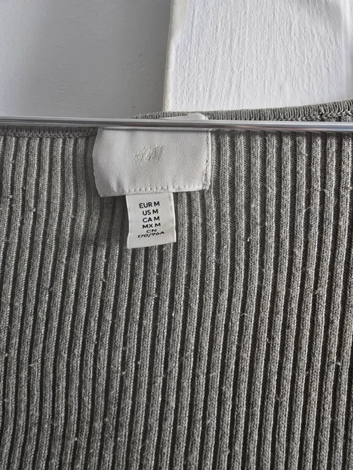 T-shirt manche longue taille M de la marque h&m Bon état - photo numéro 2