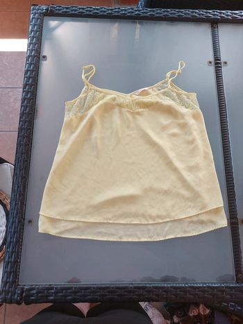 Débardeur Camaïeu jaune pâle Taille M bretelles réglables dentelle