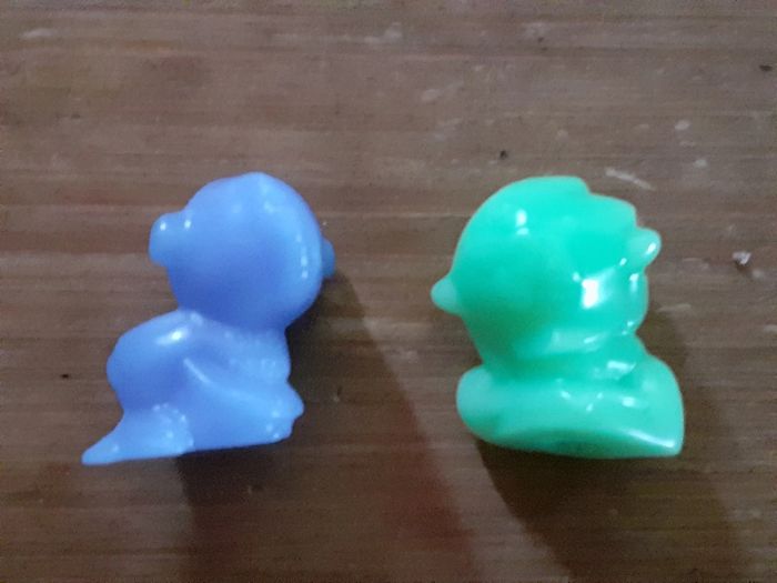 🍫 Jouet Fantasy Personnage Phosphorescent bleu-vert Kinder - photo numéro 3
