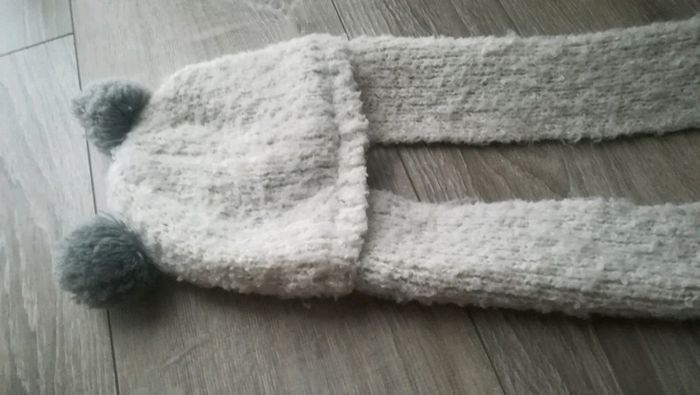 Bonnet avec écharpe intégrée - photo numéro 4