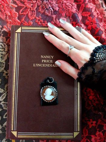 magnifique pendentif camée vintage portrait femme