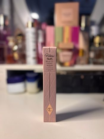 Highlighter Charlotte Tilbury – Beauty Light Wand | Teinte Pillow Talk 