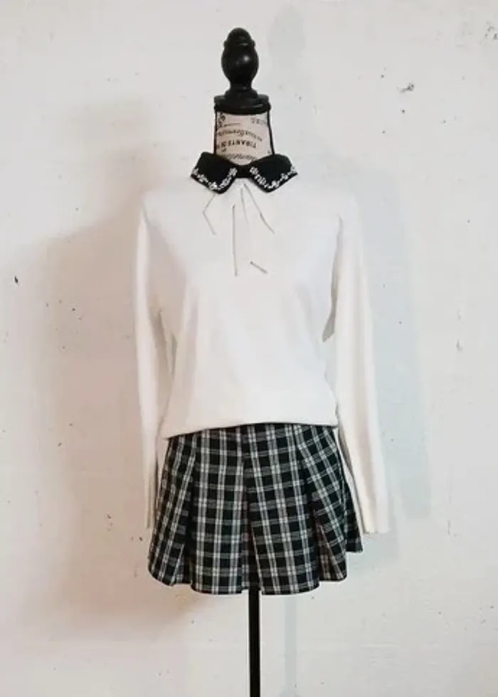 🤍 Pull blanc col noir décoré – Miss Sara – Taille 40/42 – Bon état - photo numéro 6