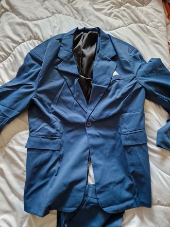 Costume homme avec noeud papillon