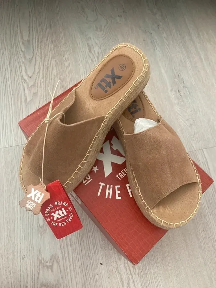 Chaussures sandales espadrilles en cuir pointure 40 XTI Neuves Hauteur talon 4,5 cm