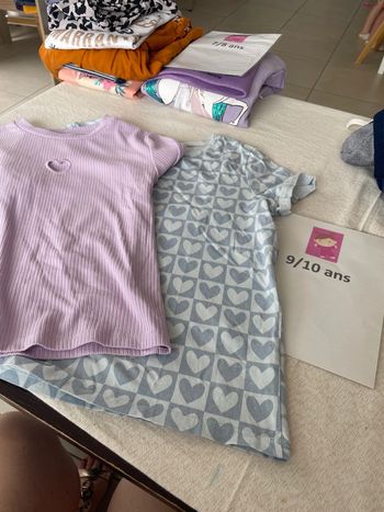 Lot de deux. T-shirts cœur neuf 10 ans.