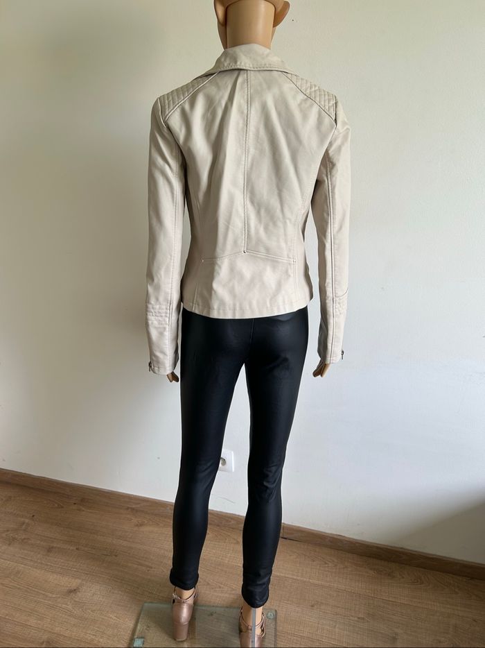 Perfecto beige en simili cuir Only taille 36 jamais porté - photo numéro 6