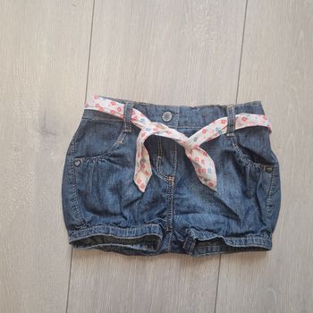 Short en jean souple bleu. Fille 12 mois. Marque Obaibi