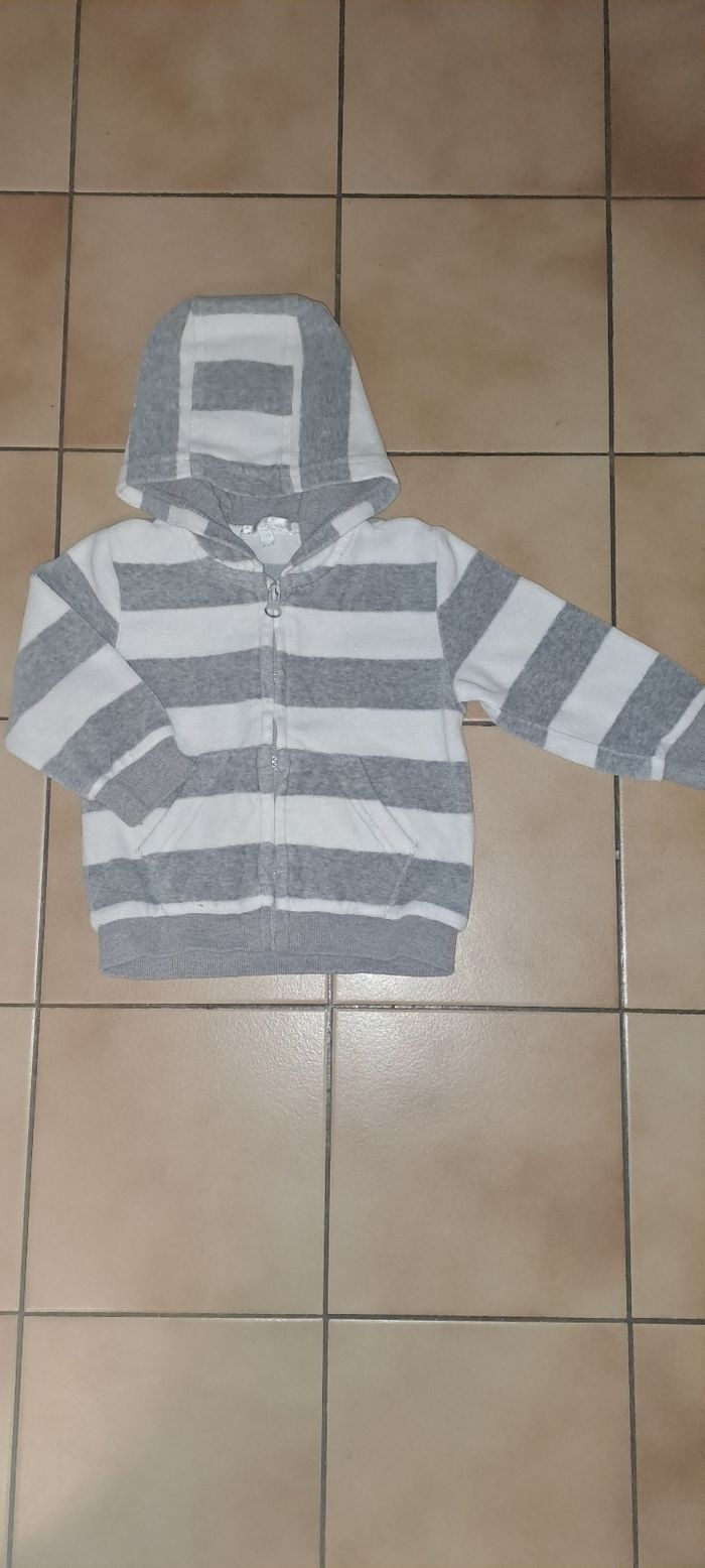 Petite veste grise et blanche en velours