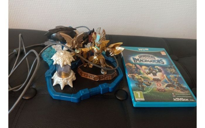 Console Nintendo Wii U édition limitée Super Mario Maker avec 3 jeux et figurines - photo numéro 5