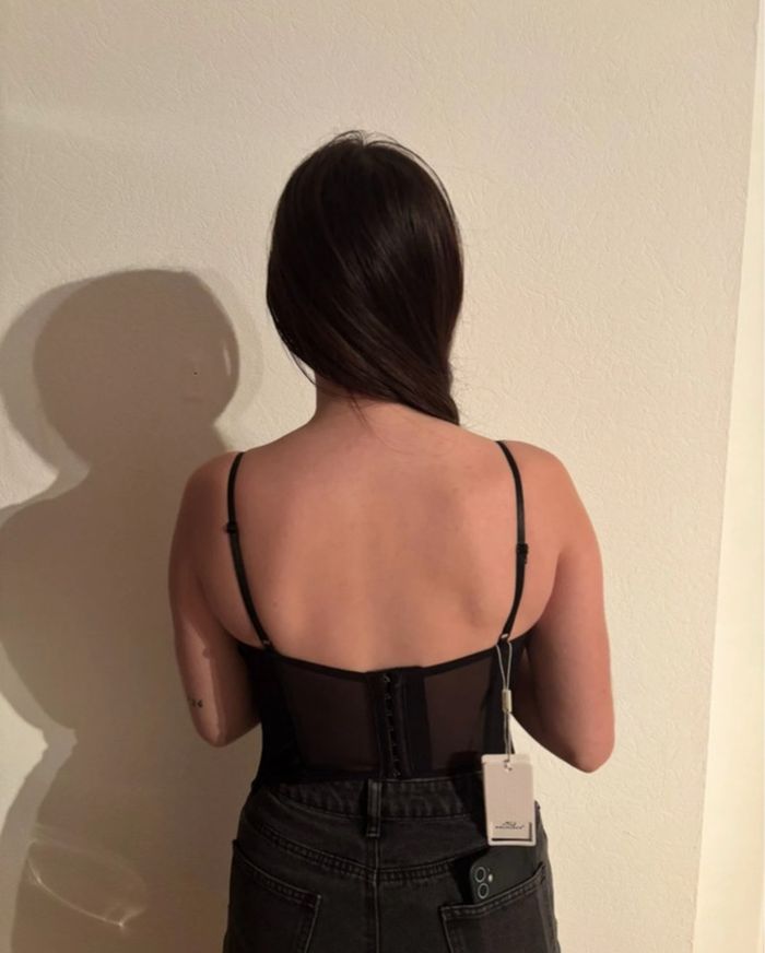 Top noir - photo numéro 3