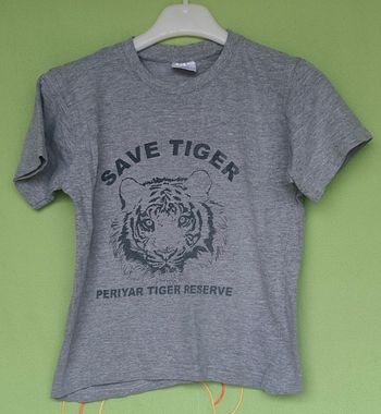 Tee-shirt taille 11/12 ans