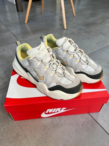 Baskets Nike Tech Hera