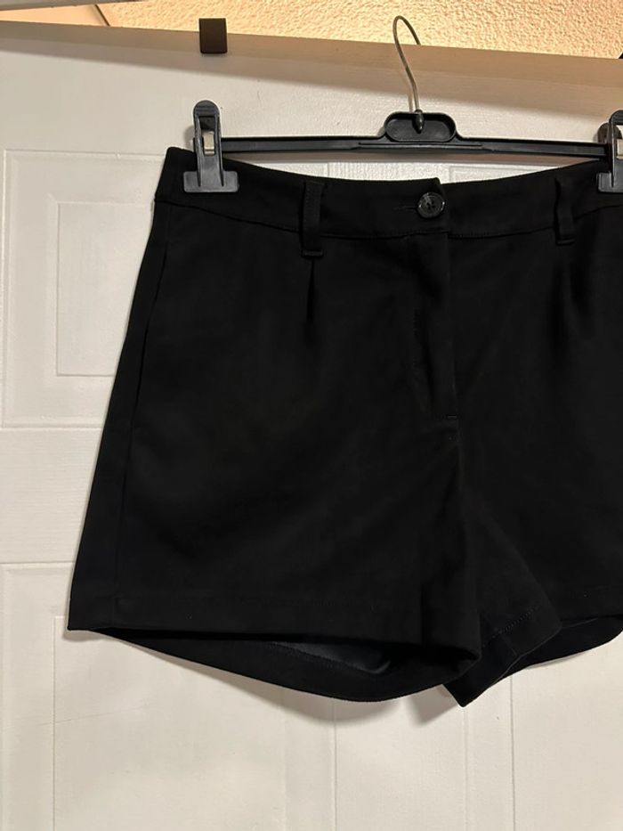 Short noir en daim Kiabi – Taille 40 Neuf - photo numéro 5