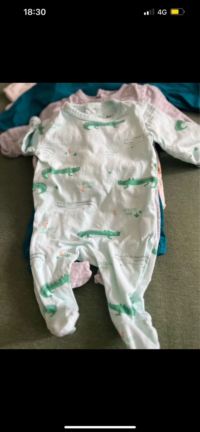 Pyjamas 1mois - photo numéro 6