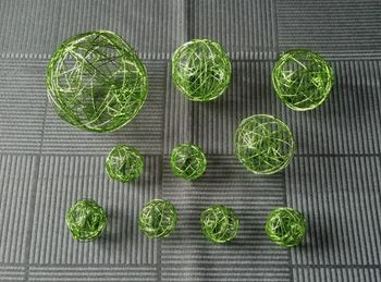 Boules en fil de fer vert