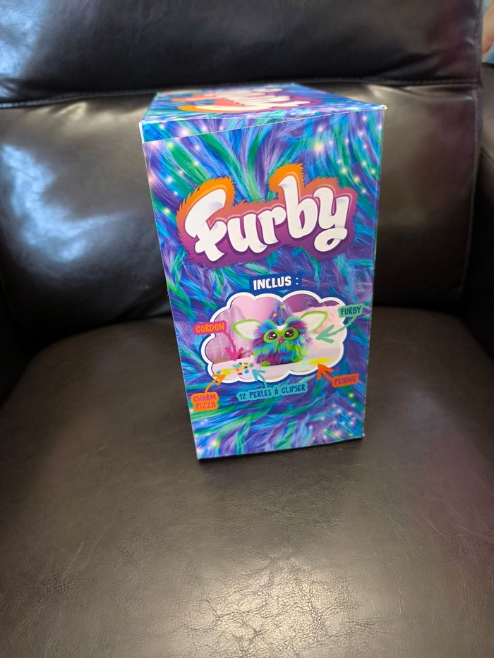 Furby galaxie brille dans le noir neuf jamais ouvert - photo numéro 2