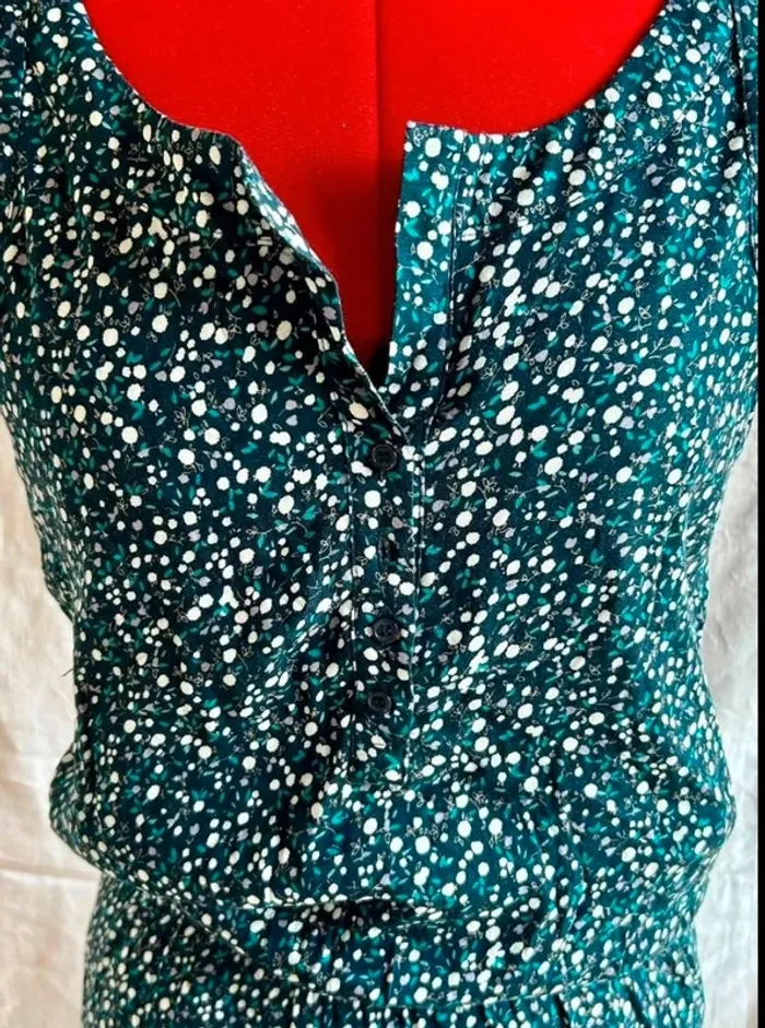 Superbe robe Naf Naf taille 34 état neuf - photo numéro 2