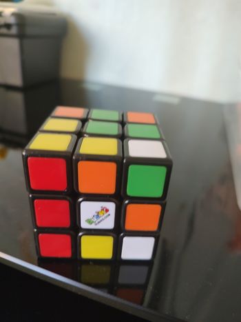🧩 Rubik’s Cube – Casse-tête classique