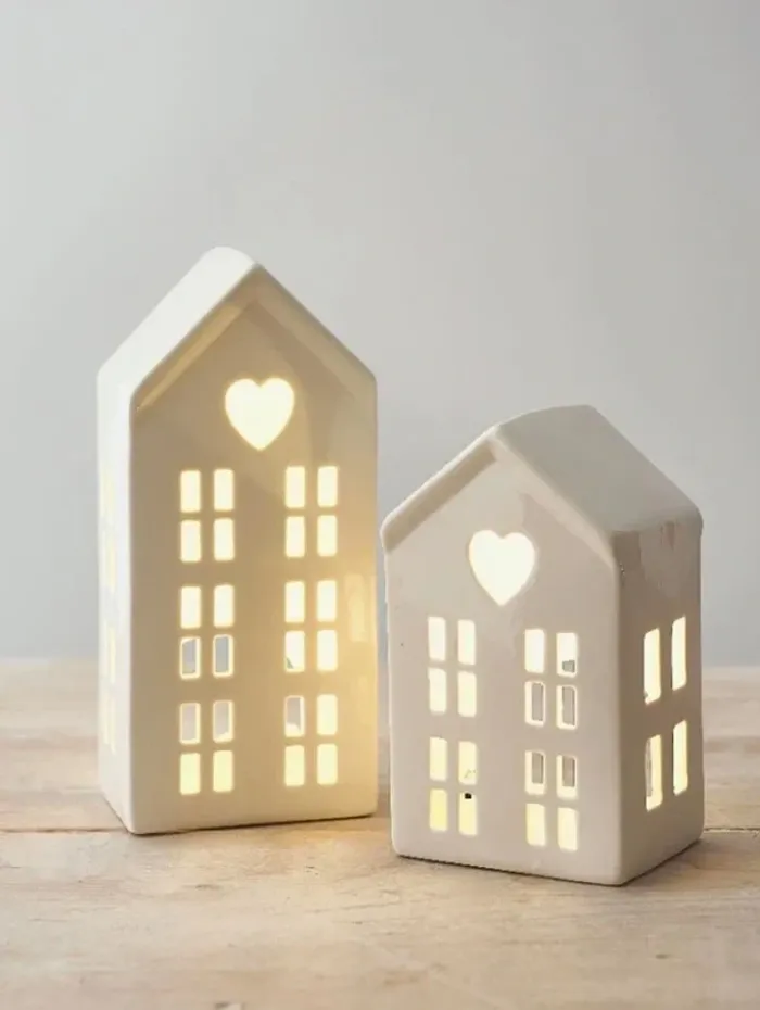 Petite maisonnette blanche lumineuse en céramique, éclairage LED - photo numéro 5