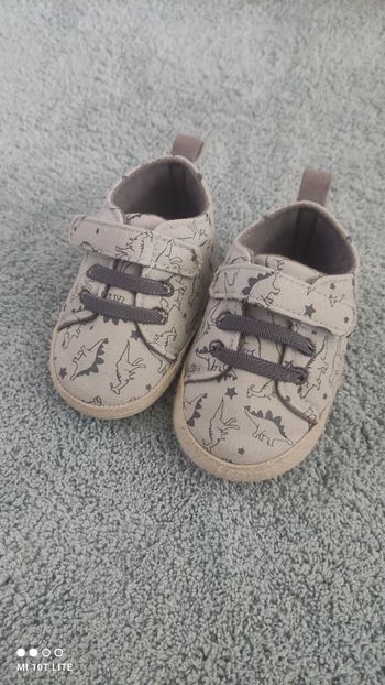 Chaussure/chausson dino