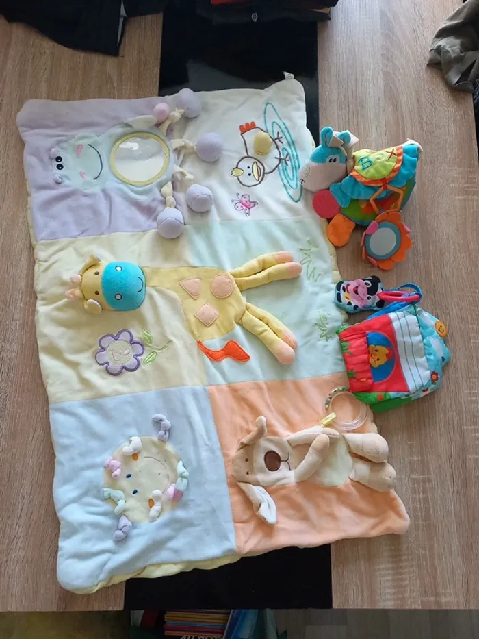 Tapis d'activité et 2 jeux en tissu - photo numéro 2