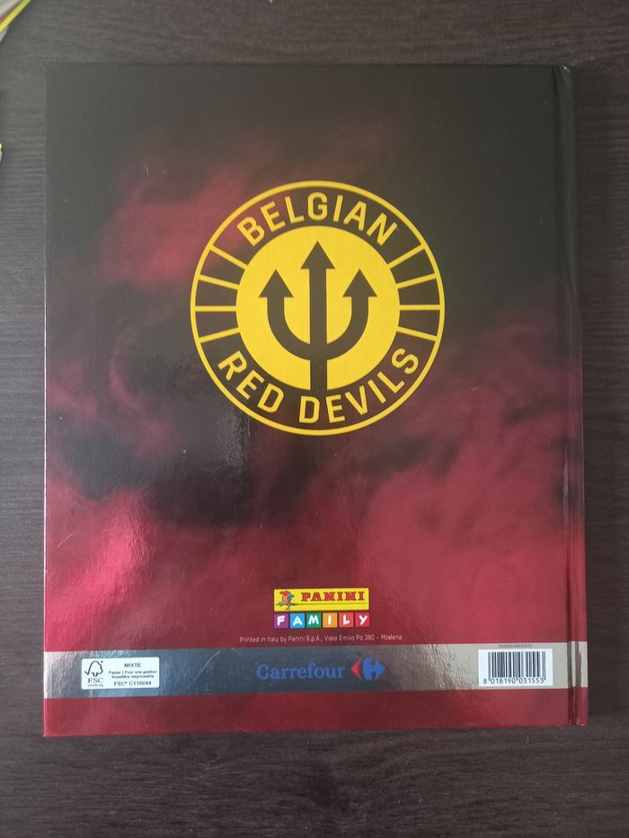 Collection panini "Red Devils", album 2023 - photo numéro 5