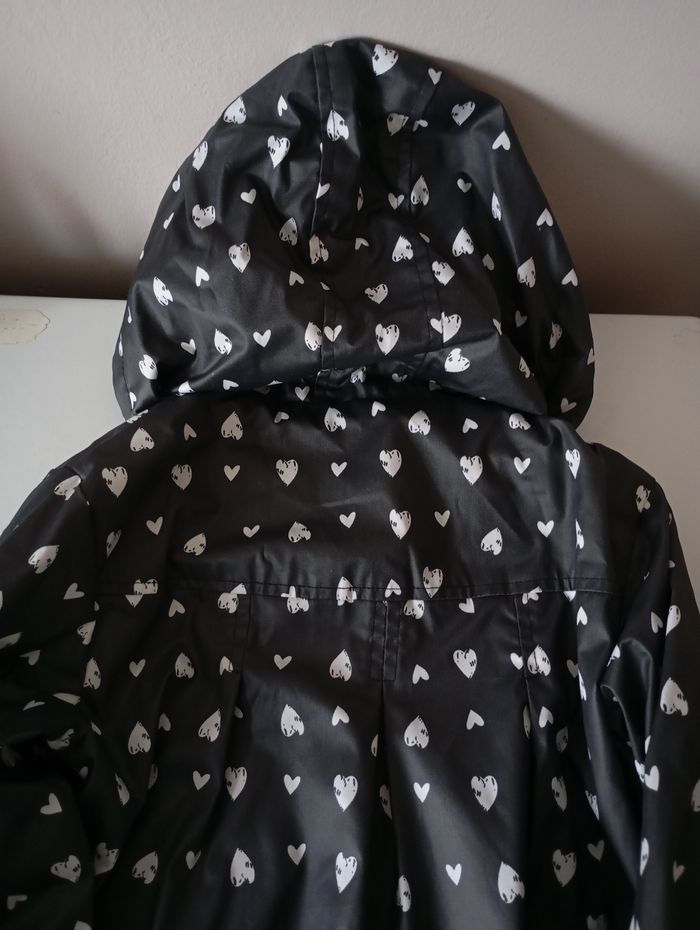 Imperméable ciré long . 8 ans. Noir gris anthracite,coeurs blancs . Tissaia. Coton polyester . État neuf - photo numéro 8