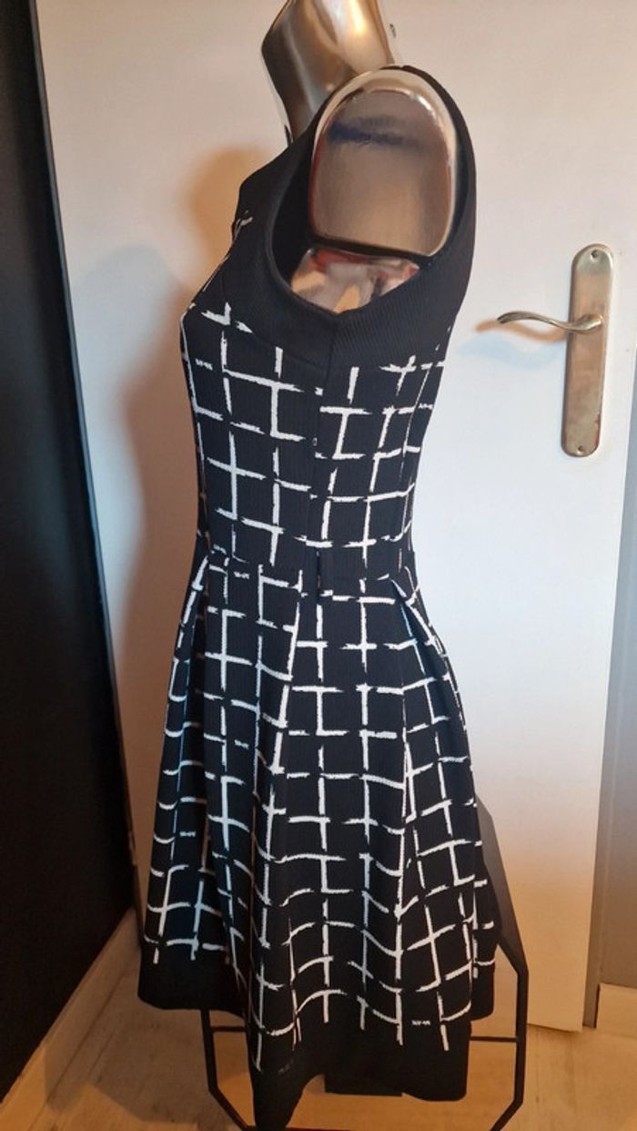 Robe noir et blanc manche courte - photo numéro 2
