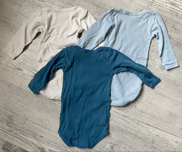 Lot 3 bodys 6 mois Petit Bateau - photo numéro 3