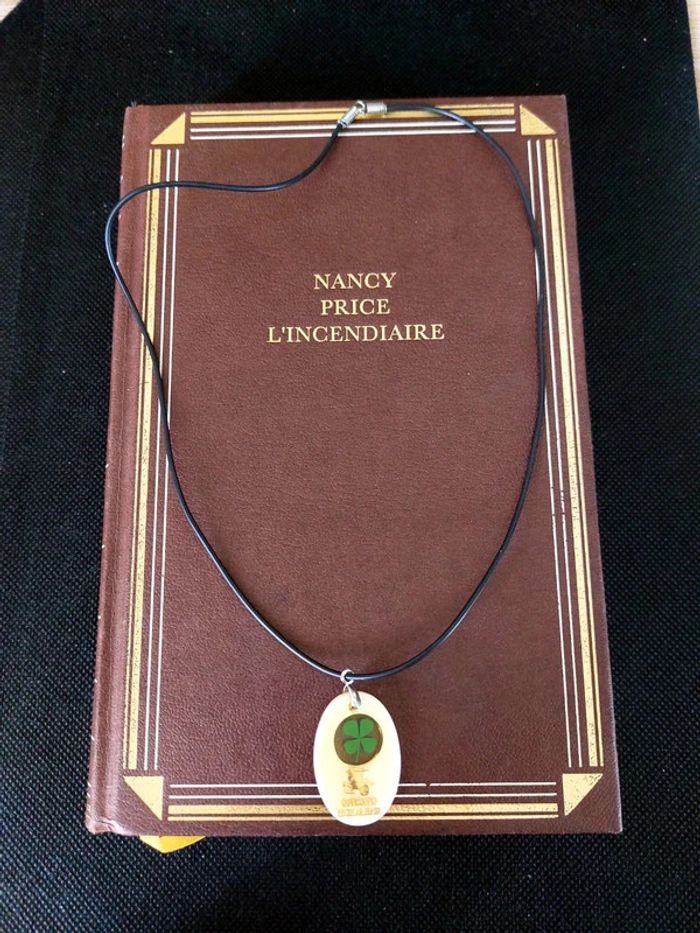 Magnifique collier cordelette noire avec pendentif signe astrologique du zodiaque capricorne - photo numéro 4