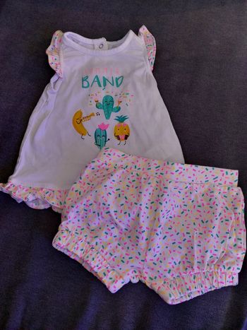 T-shirt + short 6 mois