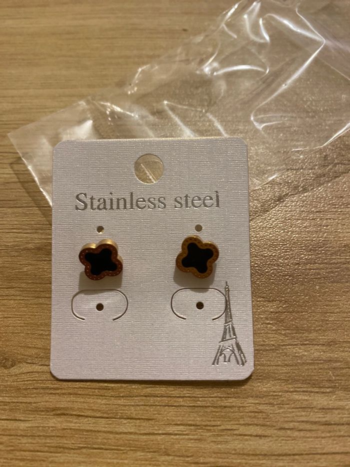 Boucles d’oreilles trèfles neuves - photo numéro 3