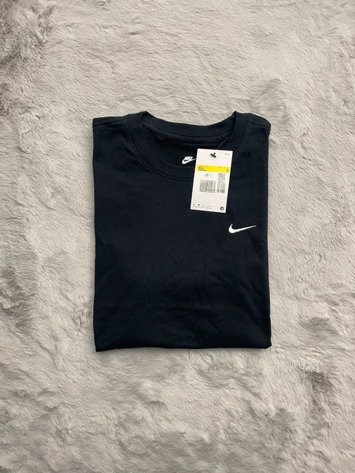 T-shirt Nike noir logo brodé blanc - taille S