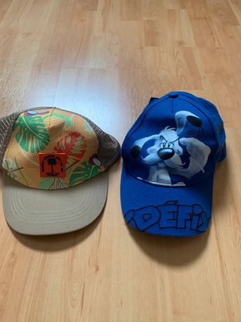 Lot de deux casquettes taille 54