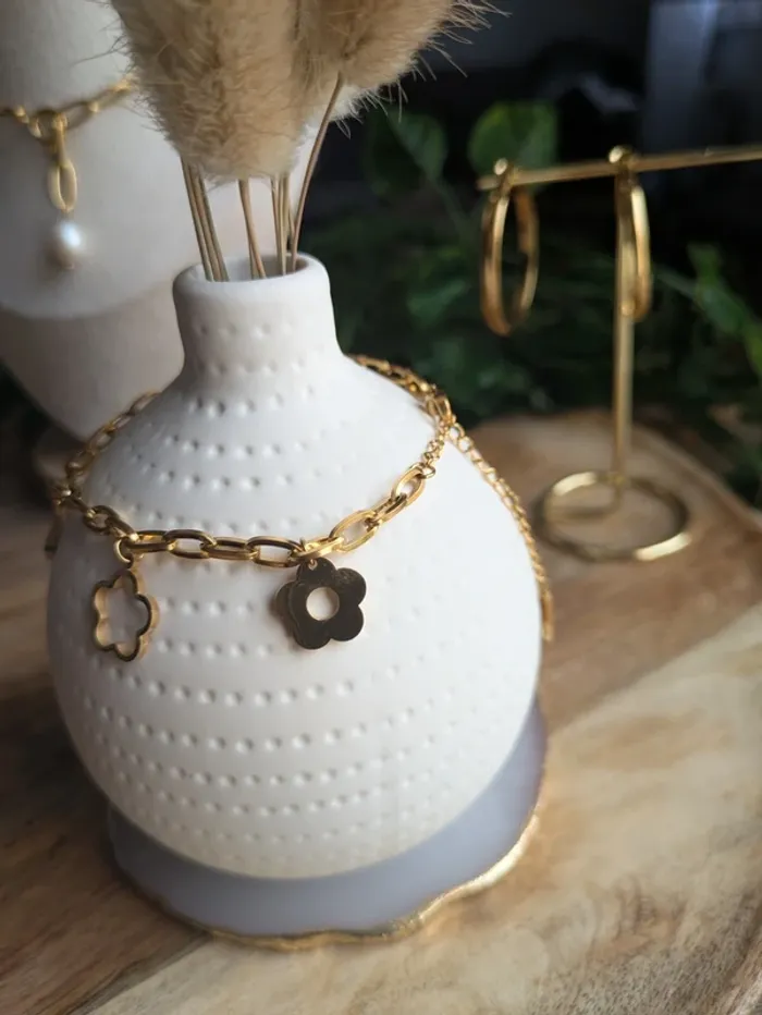 Bracelet charms tombants dorés tendance - photo numéro 4