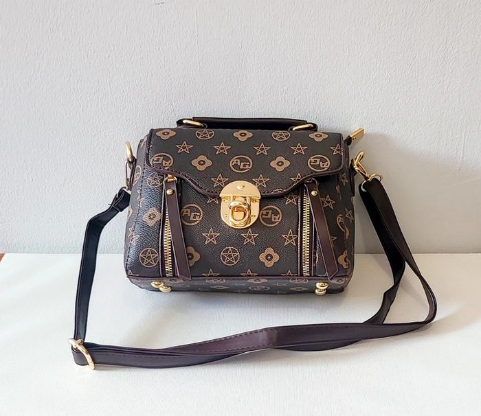 Sac à main marron imprimé doré – Élégant et tendance avec bandoulière - photo numéro 6