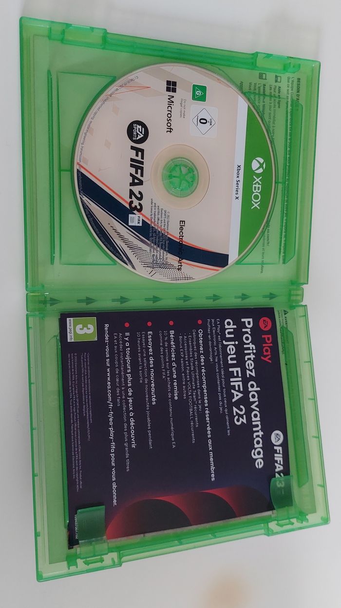 FIFA 23 Xbox série X en très bon état - photo numéro 3