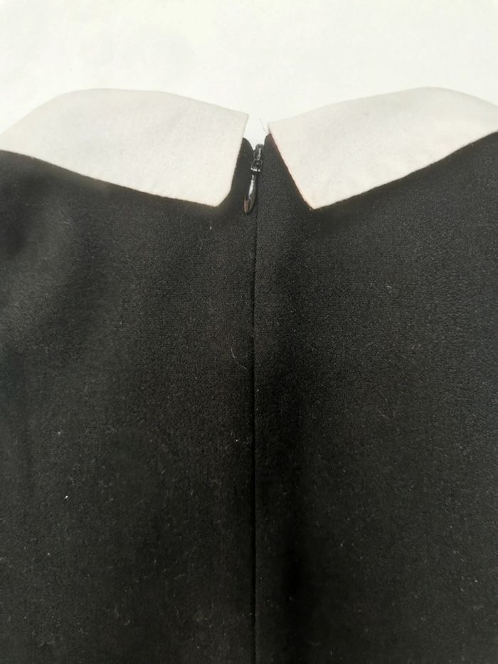 Robe noir droite à col blanc - photo numéro 4