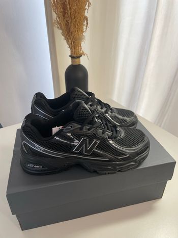 New Balance 740 noires – neuves avec étiquette + boîte