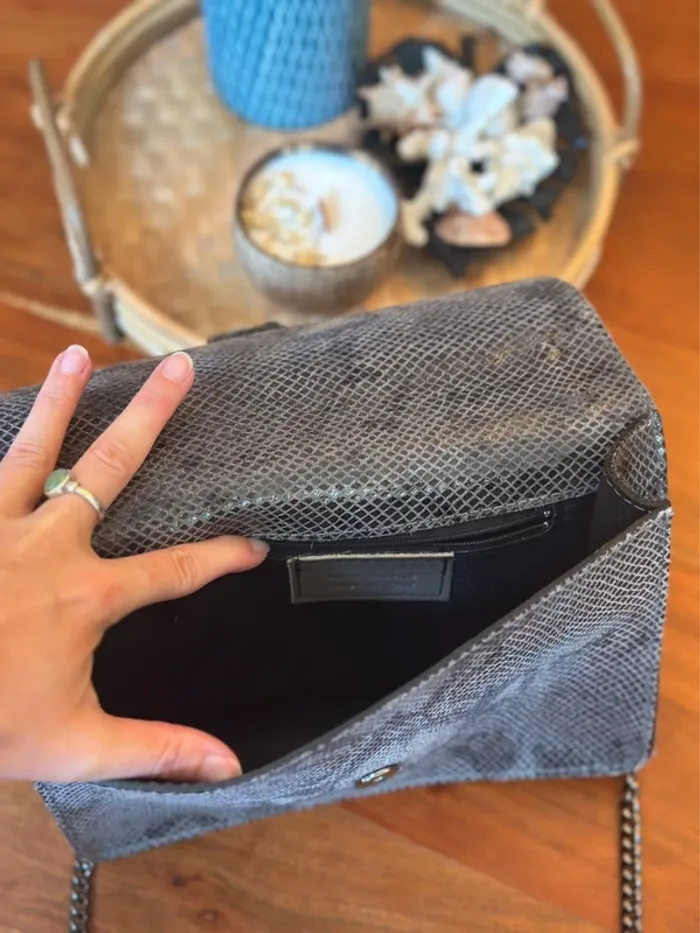 Sac en cuir imprimé python noir et gris – Chaîne métal ajustable – Borse in Pelle - photo numéro 9