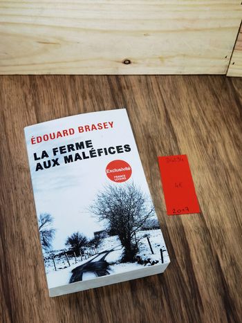 D4294 - Livre " La ferme aux maléfices"