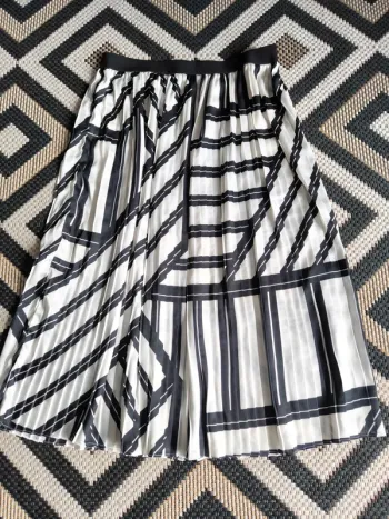Jupe longue plissée Promod – Taille 42/44– Motif graphique