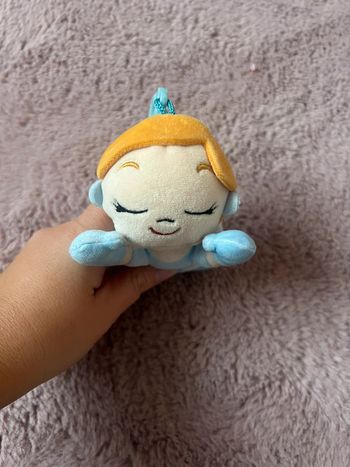 Peluche porte clé Disney snuglets cendrillon