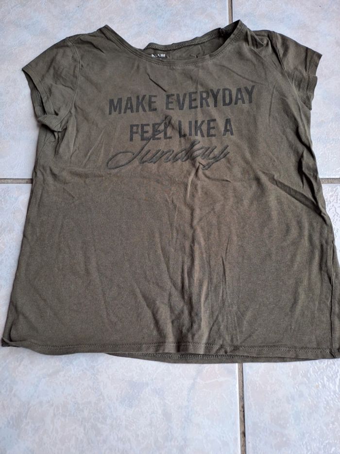 T shirt kaki taille 12 ans 152cm
