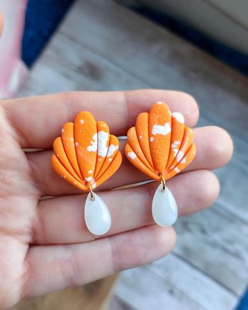 Boucles coquillages fluo