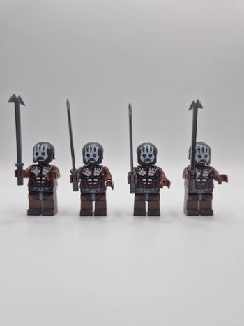 Figurines type lego 4 guerriers orcs seigneur des anneaux / hobbit