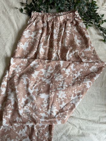 Pantalon effet lin motif fleurs rose