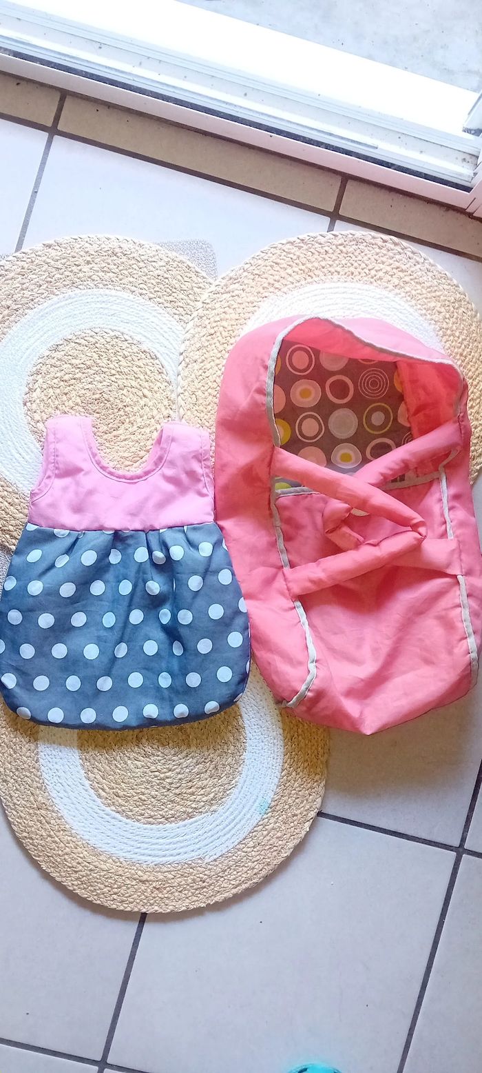 Lot 2 accessoires pour poupon