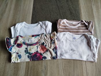 Lot de bodies 12 mois